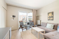 Beautiful furnished apartment with terrace, underground parking space and private cellar, ideally located close to public transport and a wide range of amenities.

LAYOUT:
Upon entering the apartment, you are welcomed into a pleasant open-plan living area