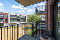 Beautiful furnished apartment with terrace, underground parking space and private cellar, ideally located close to public transport and a wide range of amenities.

LAYOUT:
Upon entering the apartment, you are welcomed into a pleasant open-plan living area
