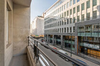 This classy one-bedroom apartment with 2 terraces and 2 spacious attic storerooms is located on the 2nd floor of a co-ownership building, perfectly situated in the European Quarter, between Schuman and Brussels Park.

The apartment is arranged as follows: