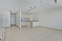 Unique opportunity: Move-in ready ground-floor apartment with two bedrooms, two terraces, a private garden, and a large shared garden with pond. Located in a small-scale residence of just eight units, within walking distance of Grimbergen’s center and r