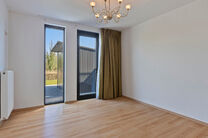 Unique opportunity: Move-in ready ground-floor apartment with two bedrooms, two terraces, a private garden, and a large shared garden with pond. Located in a small-scale residence of just eight units, within walking distance of Grimbergen’s center and r