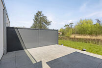 Unique opportunity: Move-in ready ground-floor apartment with two bedrooms, two terraces, a private garden, and a large shared garden with pond. Located in a small-scale residence of just eight units, within walking distance of Grimbergen’s center and r