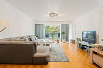 This move-in-ready three-bedroom apartment is centrally located on the village square of Strombeek-Bever, with numerous amenities in the immediate vicinity and within walking distance. Brussels is very quickly and easily accessible. It features a beautifu