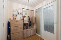 This move-in-ready three-bedroom apartment is centrally located on the village square of Strombeek-Bever, with numerous amenities in the immediate vicinity and within walking distance. Brussels is very quickly and easily accessible. It features a beautifu