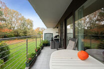 This move-in-ready three-bedroom apartment is centrally located on the village square of Strombeek-Bever, with numerous amenities in the immediate vicinity and within walking distance. Brussels is very quickly and easily accessible. It features a beautifu