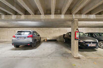 This move-in-ready three-bedroom apartment is centrally located on the village square of Strombeek-Bever, with numerous amenities in the immediate vicinity and within walking distance. Brussels is very quickly and easily accessible. It features a beautifu