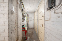 This apartment is ideally located on the 2nd floor of a small-scale building, just a stone&rsquo;s throw from the Basilica of Koekelberg and Elisabeth Park.
From a technical perspective, the apartment is in good condition: it features an individual gas boiler