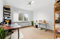 This bright, move-in-ready corner apartment with 2 bedrooms and 1 bathroom is located on the 3rd floor of a small-scale co-ownership building.
It enjoys a prime location near the Park of Laeken, in a sought-after residential area with easy access to both 