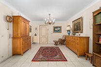 This two-bedroom apartment is located on the second floor of a well-maintained, high-quality building, surrounded by greenery and tranquillity. Despite its peaceful setting, shops, public transport and other amenities are within walking distance.

The apa