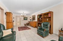 This two-bedroom apartment is located on the second floor of a well-maintained, high-quality building, surrounded by greenery and tranquillity. Despite its peaceful setting, shops, public transport and other amenities are within walking distance.

The apa