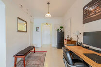 This contemporary, fully move-in-ready two-bedroom apartment is located in a small-scale co-ownership in Strombeek-Bever.
The apartment features a southeast-facing terrace and includes two practical private cellars for additional storage space.
With its m