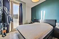 This stunning, move-in-ready corner apartment combines an exceptional location with optimal living comfort.
Located on the edge of Park Drie Fonteinen in Vilvoorde, it offers a green and peaceful environment while providing easy access to essential amenit
