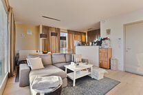 This stunning, move-in-ready corner apartment combines an exceptional location with optimal living comfort.
Located on the edge of Park Drie Fonteinen in Vilvoorde, it offers a green and peaceful environment while providing easy access to essential amenit