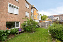 This two-bedroom apartment with garage and garden is located on the first floor of a small-scale co-ownership (6 apartments) in the center of Zaventem.

LAYOUT:
Upon entering the apartment, you are welcomed into the entrance hall, which leads to the spaci