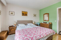 This two-bedroom apartment with garage and garden is located on the first floor of a small-scale co-ownership (6 apartments) in the center of Zaventem.

LAYOUT:
Upon entering the apartment, you are welcomed into the entrance hall, which leads to the spaci