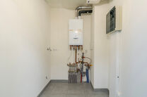 This ground-floor apartment with two bedrooms is located in a peaceful, rural setting close to the Flemish border, within a well-maintained co-ownership.
Although it does not yet have a kitchen or bathroom, the property offers great potential. With all co