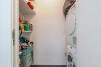 This recent two-bedroom family home with a pleasant terrace/garden is quietly located at the rear of a residential building, right in the center of Brussels. The property is part of a well-maintained co-ownership and includes an underground parking space 