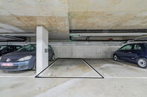 This recent two-bedroom family home with a pleasant terrace/garden is quietly located at the rear of a residential building, right in the center of Brussels. The property is part of a well-maintained co-ownership and includes an underground parking space 