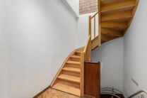 Two-family property consisting of one apartment and one duplex apartment, with garage, garden and terraces.
The building comprises a total of 8 bedrooms and 3 bathrooms.

LAYOUT:
The first floor features a one-bedroom apartment with a 9 m&sup2; terrace. The d