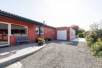 This well-maintained and spacious family home, offering 4 bedrooms and 2 bathrooms, is located in a quiet, residential and low-traffic neighborhood, on a יפה plot of 9a 12ca with a favorable south-east orientation. Thanks to this orientation, you can e