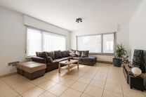 This spacious and move-in-ready home with three bedrooms is ideally located on a 10a 60ca plot, offering easy access to both Mechelen and Brussels.

House layout
Ground floor

Upon entering through the entrance hall, you will find a staircase leading to t
