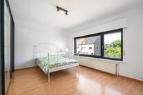 This spacious and move-in-ready home with three bedrooms is ideally located on a 10a 60ca plot, offering easy access to both Mechelen and Brussels.

House layout
Ground floor

Upon entering through the entrance hall, you will find a staircase leading to t