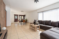 This spacious and move-in-ready home with three bedrooms is ideally located on a 10a 60ca plot, offering easy access to both Mechelen and Brussels.

House layout
Ground floor

Upon entering through the entrance hall, you will find a staircase leading to t