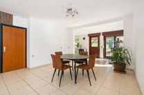 This spacious and move-in-ready home with three bedrooms is ideally located on a 10a 60ca plot, offering easy access to both Mechelen and Brussels.

House layout
Ground floor

Upon entering through the entrance hall, you will find a staircase leading to t