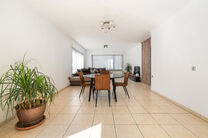 This spacious and move-in-ready home with three bedrooms is ideally located on a 10a 60ca plot, offering easy access to both Mechelen and Brussels.

House layout
Ground floor

Upon entering through the entrance hall, you will find a staircase leading to t