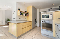 This spacious and move-in-ready home with three bedrooms is ideally located on a 10a 60ca plot, offering easy access to both Mechelen and Brussels.

House layout
Ground floor

Upon entering through the entrance hall, you will find a staircase leading to t