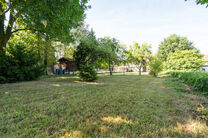 This spacious and move-in-ready home with three bedrooms is ideally located on a 10a 60ca plot, offering easy access to both Mechelen and Brussels.

House layout
Ground floor

Upon entering through the entrance hall, you will find a staircase leading to t