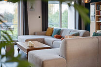 This move-in-ready and energy-efficient family home with 4 to 5 bedrooms is located in the rural village of Humbeek, part of Grimbergen, on a beautiful 711 m² plot. The property includes an integrated garage and a versatile ground-floor space, currently 