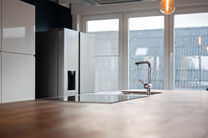 This move-in-ready and energy-efficient family home with 4 to 5 bedrooms is located in the rural village of Humbeek, part of Grimbergen, on a beautiful 711 m² plot. The property includes an integrated garage and a versatile ground-floor space, currently 