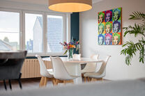 This move-in-ready and energy-efficient family home with 4 to 5 bedrooms is located in the rural village of Humbeek, part of Grimbergen, on a beautiful 711 m² plot. The property includes an integrated garage and a versatile ground-floor space, currently 