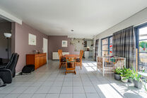 This detached home with three bedrooms, a garage, and a large garden is ideally located in a quiet, family-friendly residential area on a dead-end street, offering a safe and child-friendly environment. The property is situated on the border of the munici