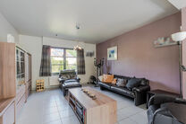 This detached home with three bedrooms, a garage, and a large garden is ideally located in a quiet, family-friendly residential area on a dead-end street, offering a safe and child-friendly environment. The property is situated on the border of the munici