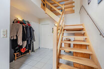 This detached home with three bedrooms, a garage, and a large garden is ideally located in a quiet, family-friendly residential area on a dead-end street, offering a safe and child-friendly environment. The property is situated on the border of the munici