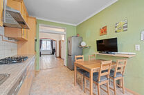 This house with three spacious bedrooms and a garden is excellently located near the centre of Vilvoorde, with plenty of amenities nearby.

LAYOUT:
On the ground floor, we enter the house through an entrance hall with a staircase leading to the first floo