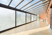 This charming three-bedroom house is located in a rural setting in Vilvoorde (Houtem), on a spacious plot of 1.250 m&sup2;.

On the ground floor, you will find an entrance hall with a separate guest toilet, leading to a spacious and bright living room with an