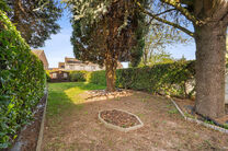 Move-in ready family home with 3 bedrooms, ideally located in the rural area of Koningslo, combining a quiet residential setting with excellent accessibility to both Flanders and the Brussels-Capital Region.

Set on a plot of 3a 43ca, the property benefit