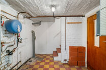 Move-in ready family home with 3 bedrooms, ideally located in the rural area of Koningslo, combining a quiet residential setting with excellent accessibility to both Flanders and the Brussels-Capital Region.

Set on a plot of 3a 43ca, the property benefit