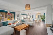 Deze instapklare en energiezuinige gezinswoning met 4 tot 5 slaapkamers bevindt zich in het landelijke Humbeek, deelgemeente van Grimbergen, op een mooi perceel van 711 m². De woning beschikt over een inpandige garage en een polyvalente ruimte op het gel