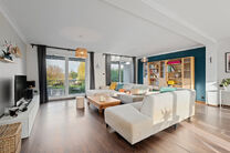 Deze instapklare en energiezuinige gezinswoning met 4 tot 5 slaapkamers bevindt zich in het landelijke Humbeek, deelgemeente van Grimbergen, op een mooi perceel van 711 m&sup2;. De woning beschikt over een inpandige garage en een polyvalente ruimte op het gel