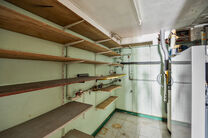 Deze ruime en lichtrijke gezinswoning beschikt over 4 volwaardige slaapkamers, een aparte garage en een gezellige tuin.
Ze is gelegen in een rustige, autoluwe straat, wat bijdraagt aan een aangename en veilige leefomgeving.
Bovendien beschikt de woning ov