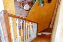 Deze ruime en centraal gelegen woning in het hart van Zaventem biedt 3 volwaardige slaapkamers, met mogelijkheid tot het cre&euml;ren van een 4de slaapkamer, 2 leefruimtes, 2 badkamers en een polyvalente ruimte op het gelijkvloers.
Een absolute troef is het s