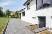 Cette maison entièrement rénovée est située dans le quartier prisé, verdoyant et à faible circulation d’Abtsdal, à distance de marche du centre de Grimbergen.
Le quartier est réputé pour son caractère familial, sa proximité avec les écoles, 