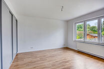Cette maison entièrement rénovée est située dans le quartier prisé, verdoyant et à faible circulation d’Abtsdal, à distance de marche du centre de Grimbergen.
Le quartier est réputé pour son caractère familial, sa proximité avec les écoles, 