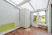 Cette maison idéalement située près du centre de Grimbergen allie une excellente localisation à un cadre verdoyant.
Elle dispose de trois chambres, d’un vaste grenier de 37m² offrant le potentiel de créer deux pièces supplémentaires, ainsi que d
