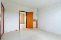 Cette maison idéalement située près du centre de Grimbergen allie une excellente localisation à un cadre verdoyant.
Elle dispose de trois chambres, d’un vaste grenier de 37m² offrant le potentiel de créer deux pièces supplémentaires, ainsi que d