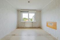 Cette maison idéalement située près du centre de Grimbergen allie une excellente localisation à un cadre verdoyant.
Elle dispose de trois chambres, d’un vaste grenier de 37m² offrant le potentiel de créer deux pièces supplémentaires, ainsi que d